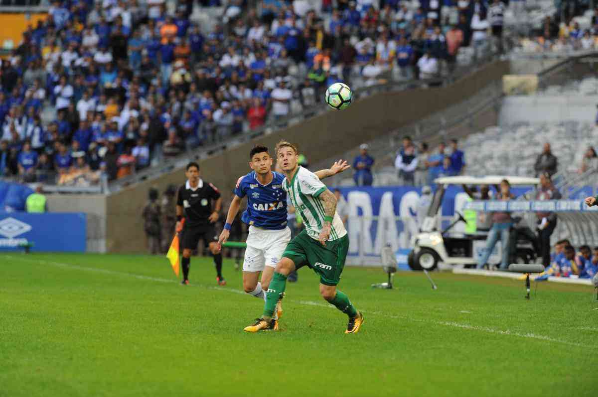 Lance de Cruzeiro e Palmeiras pela 12 rodada do Campeonato Brasileiro 
