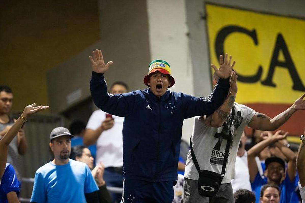 Fotos da torcida do Cruzeiro na partida contra o CSA, nesta quarta-feira (20), no Rei Pel, em Macei. Jogo  vlido pela 19 rodada da Srie B do Campeonato Brasileiro.
