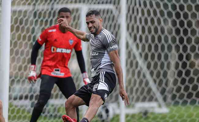 Alan Kardec, do Atlético, passará por cirurgia na coluna e não