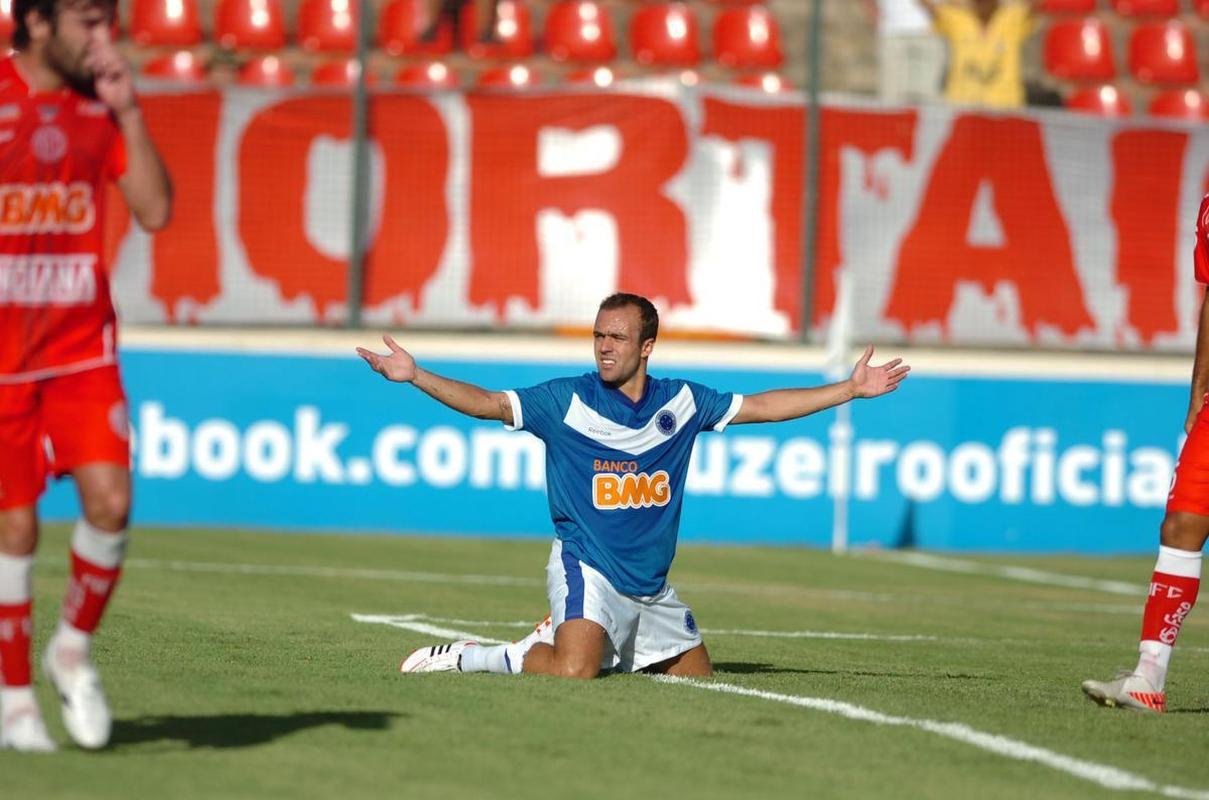 Roger marcou seis gols na Arena do Jacar. Hoje,  comentarista da TV Globo
