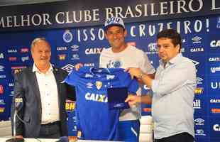 Dono de timos nmeros em sua primeira passagem pelo Cruzeiro - 56 gols em 71 jogos -, Fred foi contratado em dezembro de 2017, aps rescindir com o Atltico. Em 2018, o jogador sofreu grave leso no joelho direito que o fez perder grande parte da temporada. Em 2019, comeou bem o ano ao ser artilheiro do Mineiro, com 12 gols, porm caiu de produtividade no Brasileiro e amargou o rebaixamento  Srie B. Em 2020, o centroavante ajuizou ao contra o clube cobrando mais de R$ 90 milhes entre salrios, verbas trabalhistas e premiaes em atraso, bem como uma clusula compensatria de R$ 50 milhes prevista em contrato.
