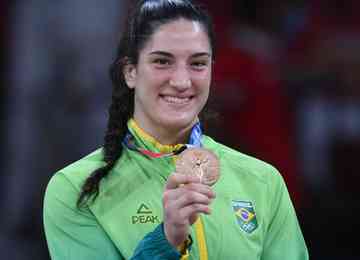 A terceira medalha de bronze da judoca Mayra Aguiar em Olimpíada e a baixa de um grande nome do salto com vara, por causa do coronavírus, são os destaques