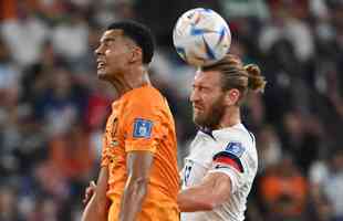 Lances do jogo entre Holanda e Estados Unidos pelas oitavas de final da Copa do Mundo.