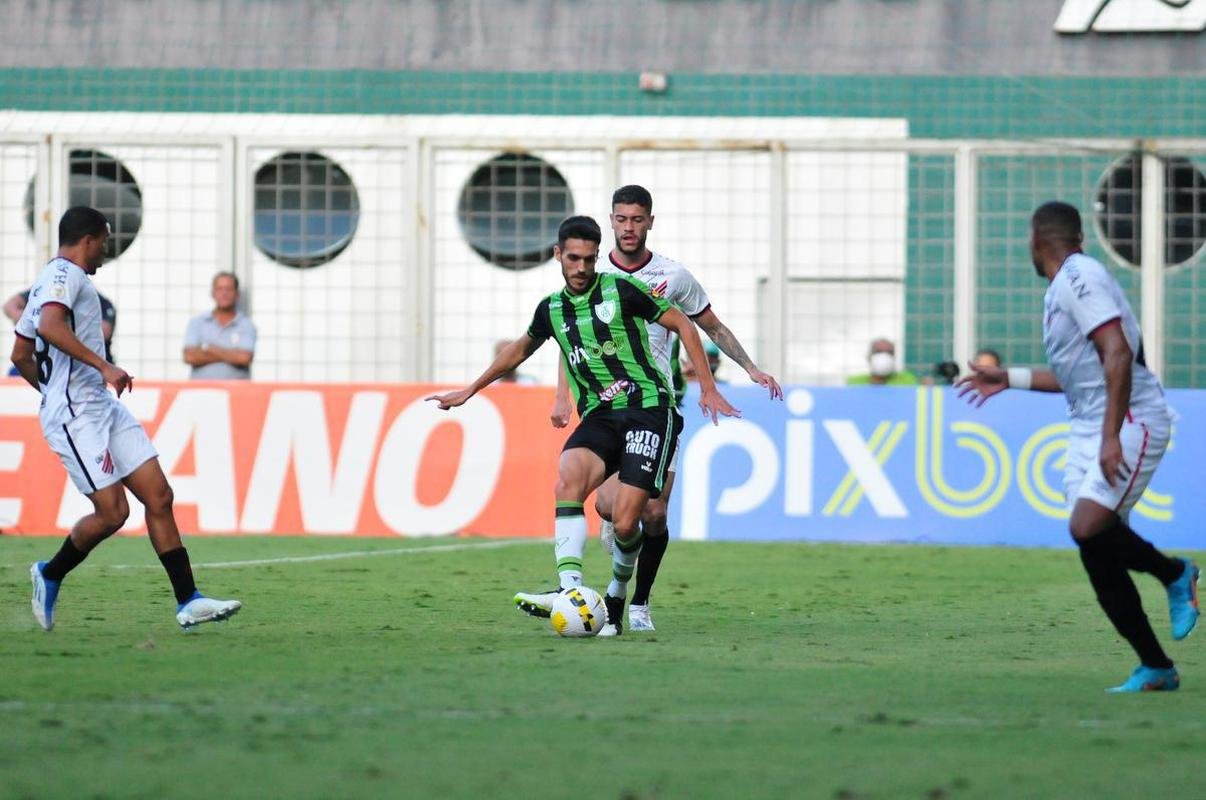 Fotos do jogo entre Amrica e Athletico-PR, no Independncia, em Belo Horizonte, pela quarta rodada do Campeonato Brasileiro de 2022