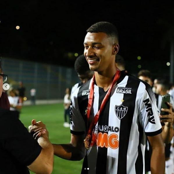 Lucas Henrique - O zagueiro foi contratado pelo Atltico junto ao Btis. Lucas, de 19 anos, no chegou a estrear pelo Atltico, mas fez parte da equipe campe do Mineiro 2019