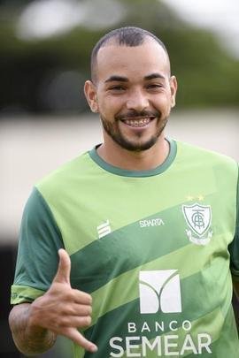 Lisca foi apresentado, conversou com jogadores e assistiu ao treino do Amrica