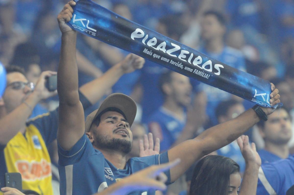 Fotos da torcida cruzeirense, no Mineiro, na partida contra o Internacional pela semifinal da Copa do Brasil
