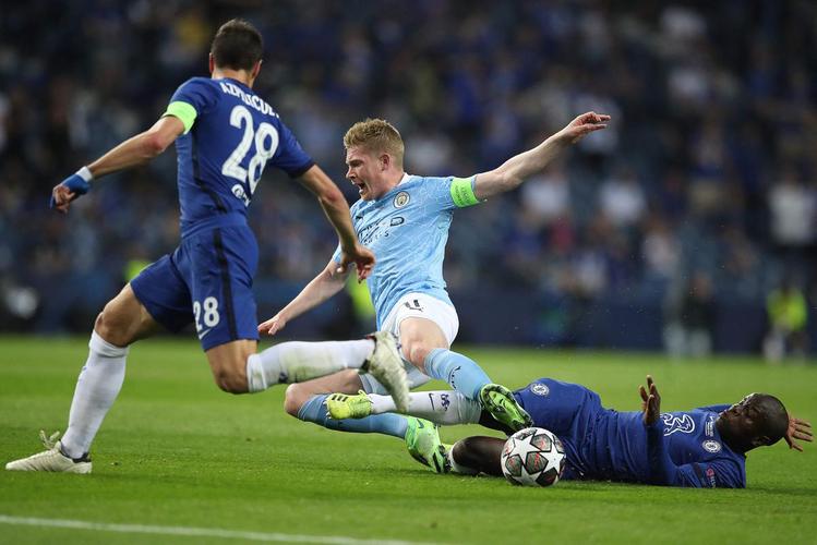Imagens da grande decisão entre Manchester City e Chelsea no Estádio do Dragão