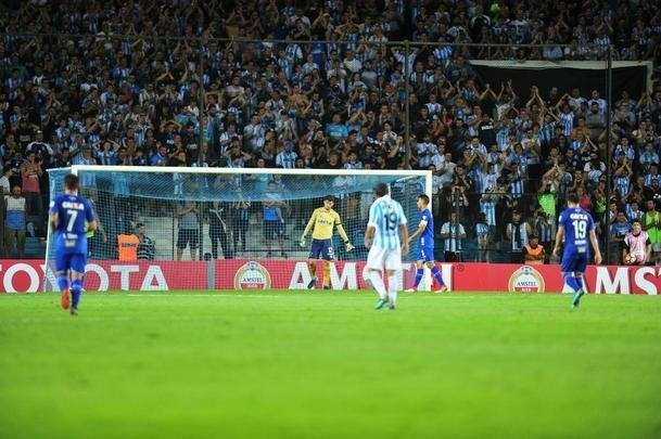 No segundo tempo, Lautaro Martnez marcou o terceiro dele no jogo, Robinho fez de falta para o Cruzeiro e Solari deu nmeros finais ao placar: Racing 4 x 2 Cruzeiro