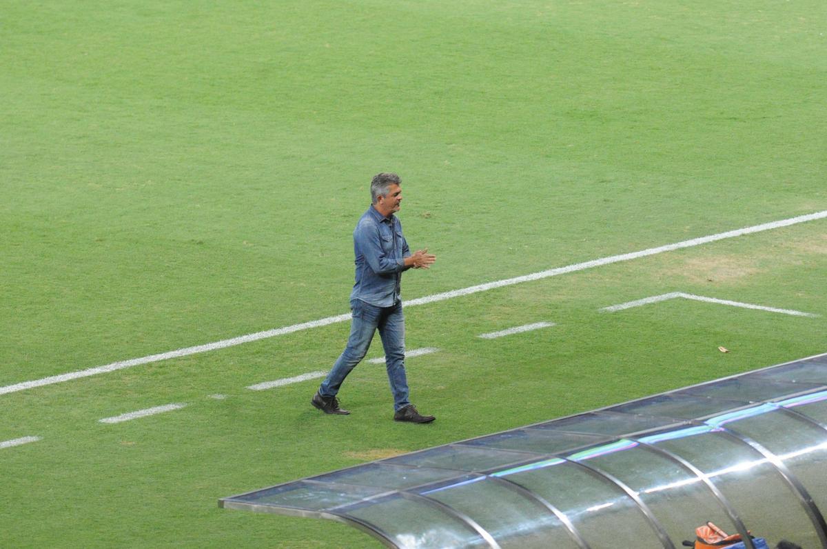 Fotos do jogo entre Cruzeiro e Ponte Preta, no Mineiro, em Belo Horizonte, pela 12 rodada da Srie B do Campeonato Brasileiro