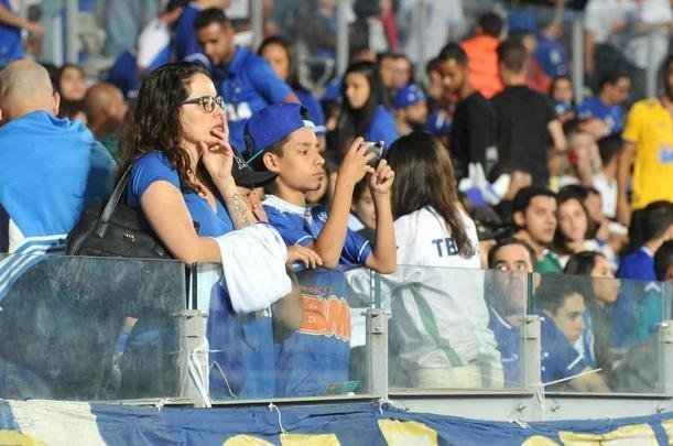 Imagens da torcida e da partida entre Cruzeiro e Santos, no Mineiro