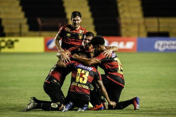 No segundo tempo, o Sport ainda ampliou o placar com Jean Patrick. Porém, com a expulsão do capitão Sander, o Imperatriz tomou a iniciativa do jogo e chegou ao empate com dois gols de Cesinha.
