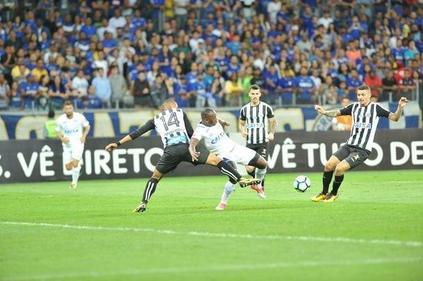 Imagens da torcida e da partida entre Cruzeiro e Santos, no Mineiro