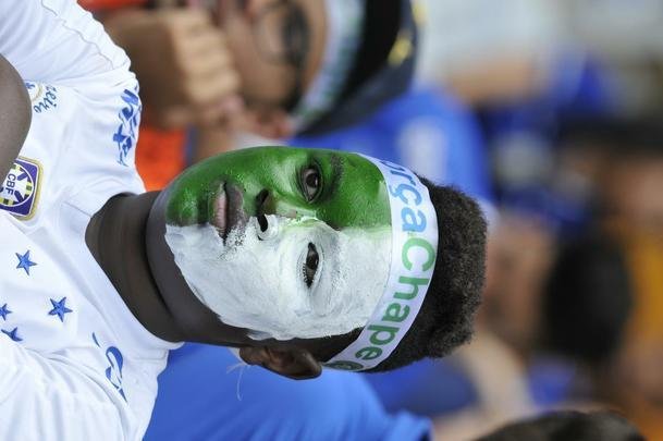 O Mineiro foi palco de homenagens s vtimas da tragdia com o avio da delegao da Chapecoense antes e durante Cruzeiro x Corinthians