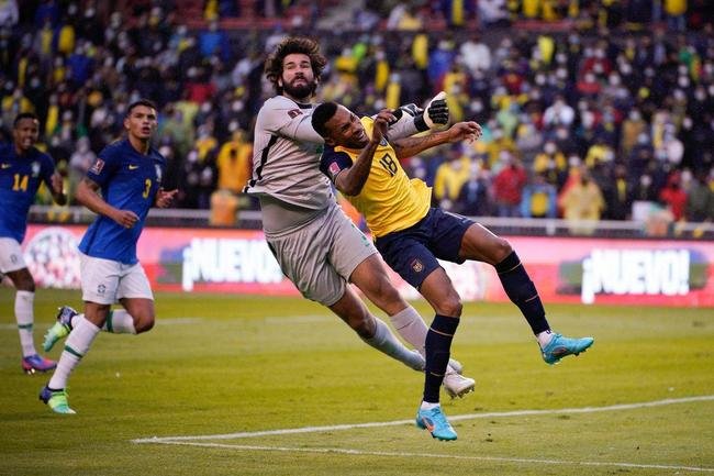 Brasil empatou com Equador em Quito, em jogo com arbitragem confusa 