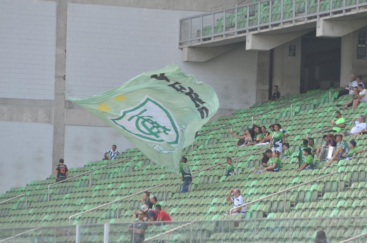 Imagens das torcidas de Amrica e Cruzeiro no clssico deste domingo, no Independncia, pela partida de ida da semifinal do Campeonato Mineiro