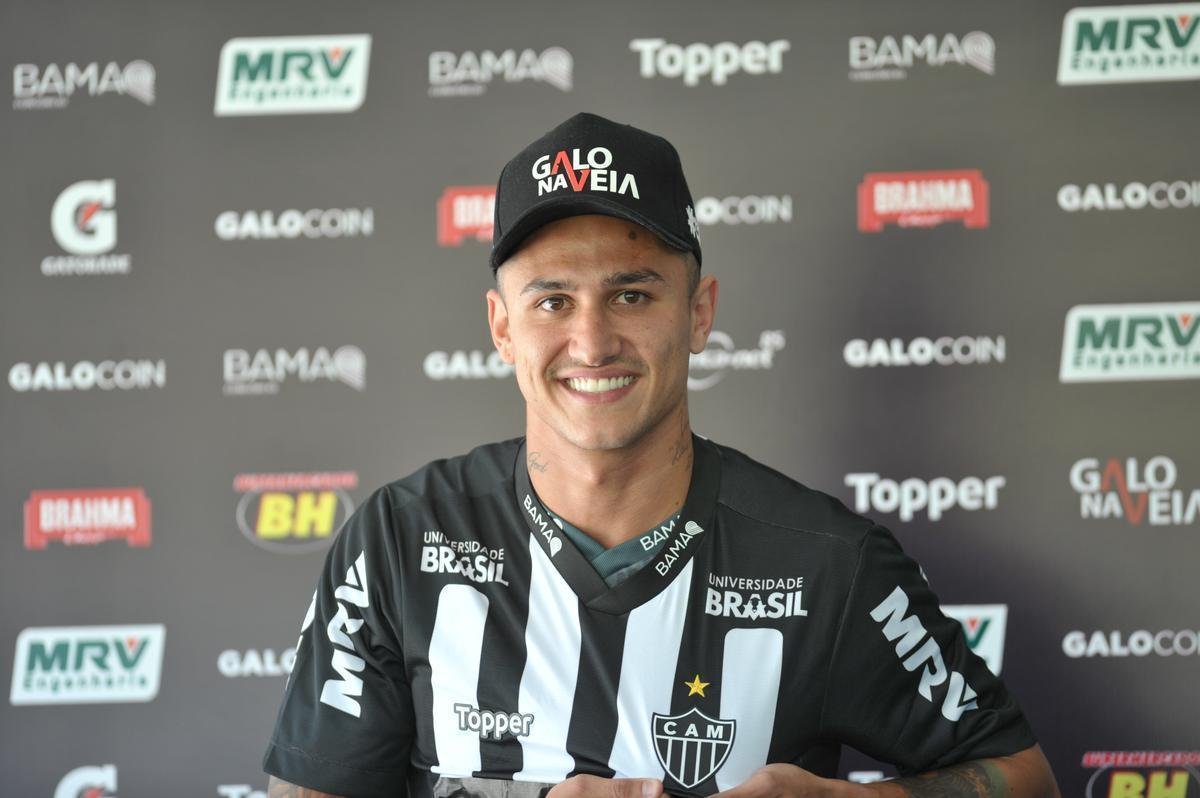 Meio-campista Vinicius, ex-Bahia, assinou contrato com o Atltico at dezembro de 2020