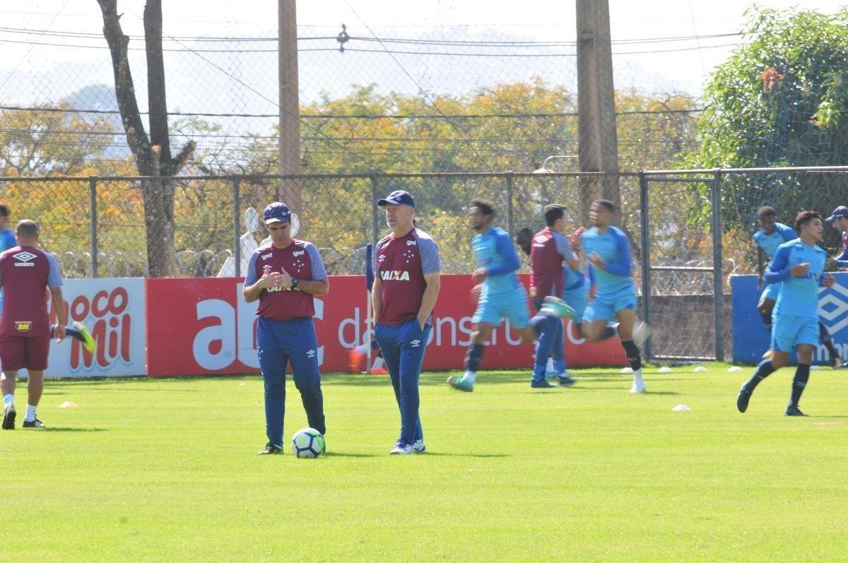 Imagens do treino do Cruzeiro com a presena do presidente Wagner Pires de S