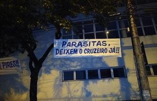Presidente Wagner Pires de S�, o vice de futebol Itair Machado e o diretor-geral S�rgio Nonato foram os alvos dos protestos em frente � sede do Cruzeiro