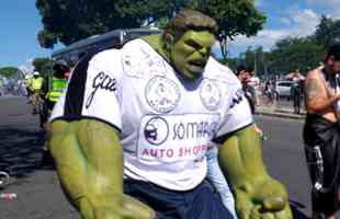 Hulk chega ao Mineirão para acompanhar o jogo entre Galo e RB Bragantino