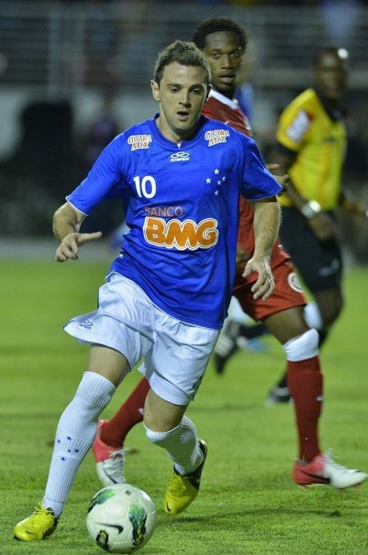 O argentino Montillo foi outro grande camisa 10 nos cem anos do Cruzeiro. Ele chegou  Toca da Raposa II em 2010 e foi vendido ao Santos em janeiro de 2013. Ao todo, realizou 122 jogos e marcou 36 gols.