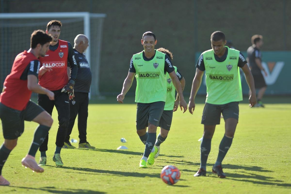 No dia da apresentao de Rver, outro zagueiro tambm chamou ateno: Igor Rabello, que foi a campo pela primeira vez
