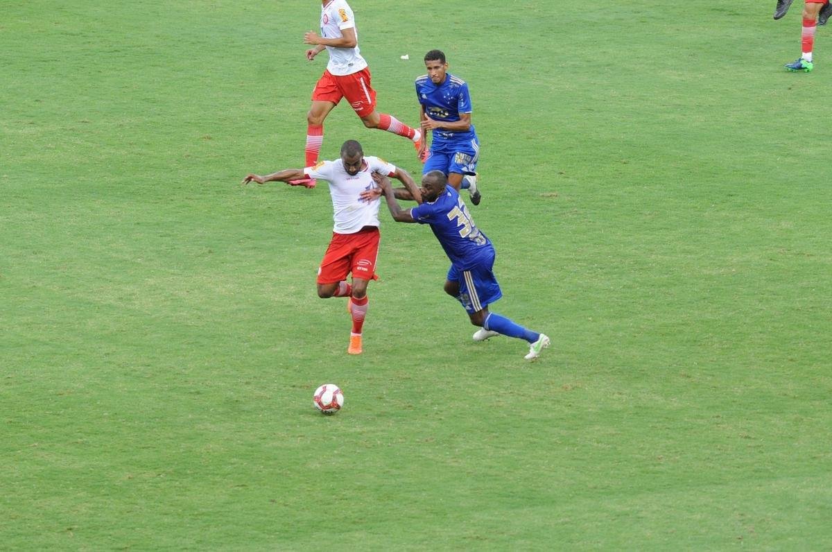 Fotos do empate por 0 a 0 entre Cruzeiro e Tombense, no Mineiro, em Belo Horizonte, pela sexta rodada do Campeonato Mineiro de 2021. Goleiro cruzeirense Fbio pegou um pnalti cobrado por Paulinho Dias e evitou o revs.