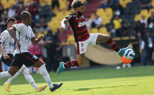 Gabigol foi o autor do gol do Flamengo sobre o Athletico-PR