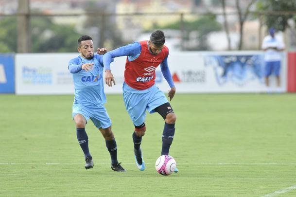 Mano Menezes montou Cruzeiro que deve encarar o Villa Nova no sbado e promoveu trs mudanas em relao ao ltimo jogo: Murilo entrou na vaga de Leo, Egdio no lugar de Marcelo Hermes e Robinho deu lugar a Ariel Cabral
