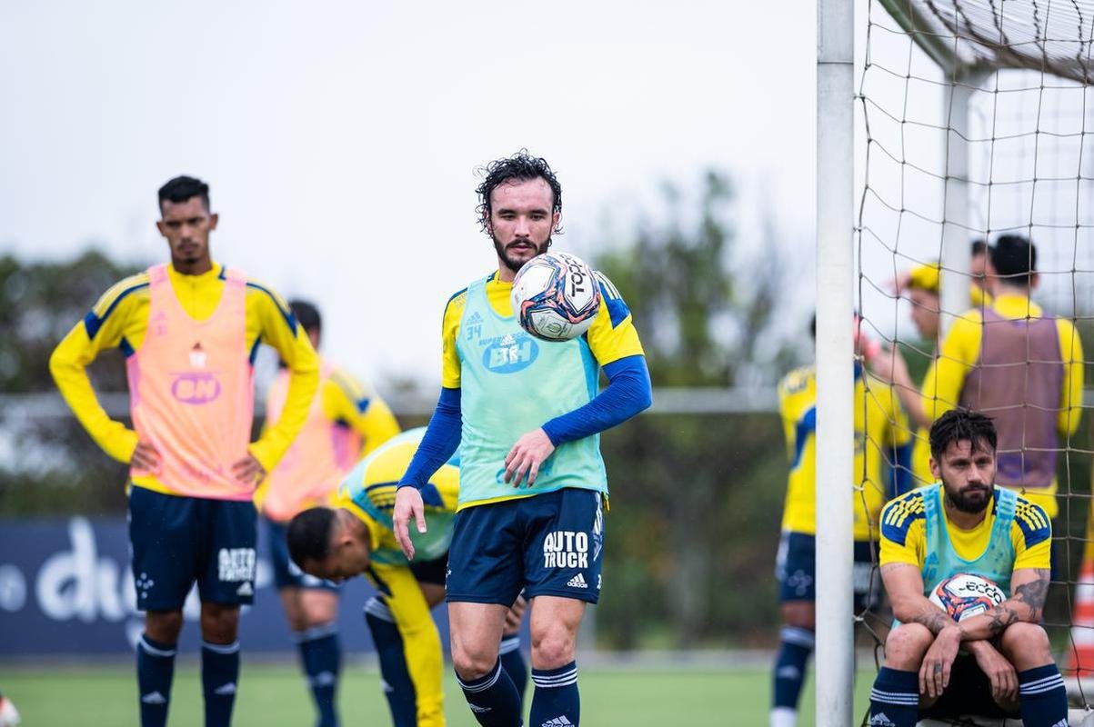 Jogadores do Cruzeiro treinaram na manh deste domingo na Toca da Raposa II