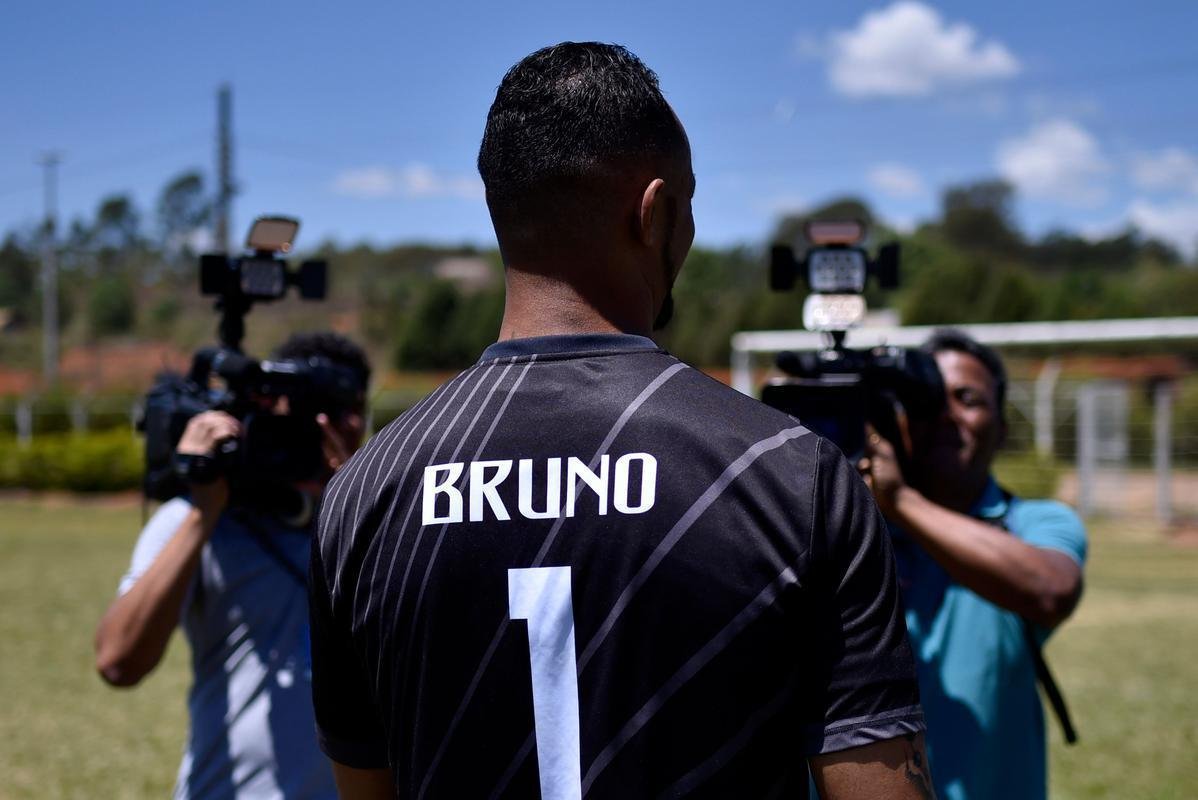 Goleiro Bruno foi apresentado neste sbado pelo Poos de Caldas
