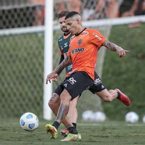 Com Guilherme Arana de volta, Cuca comanda atividade na Cidade do Galo