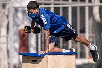 Jogadores fizeram atividades fsicas nesta segunda