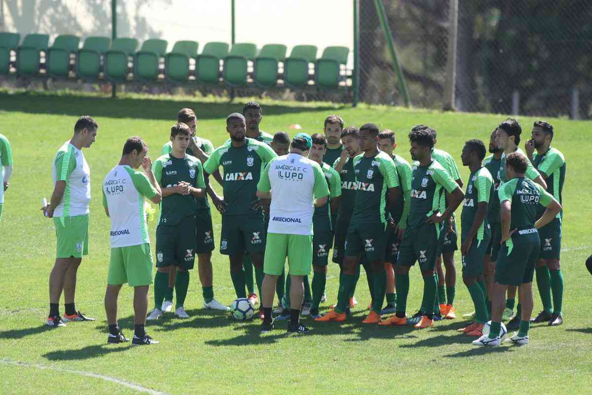 Adilson comandou o primeiro treino no Amrica nesta quarta-feira