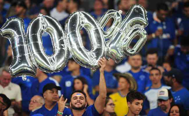 GloboEsporte.com > Futebol > Cruzeiro - NOTÍCIAS - 'Gladiadora', Musa do  Cruzeiro reforça a torcida contra o Grêmio no Mineirão