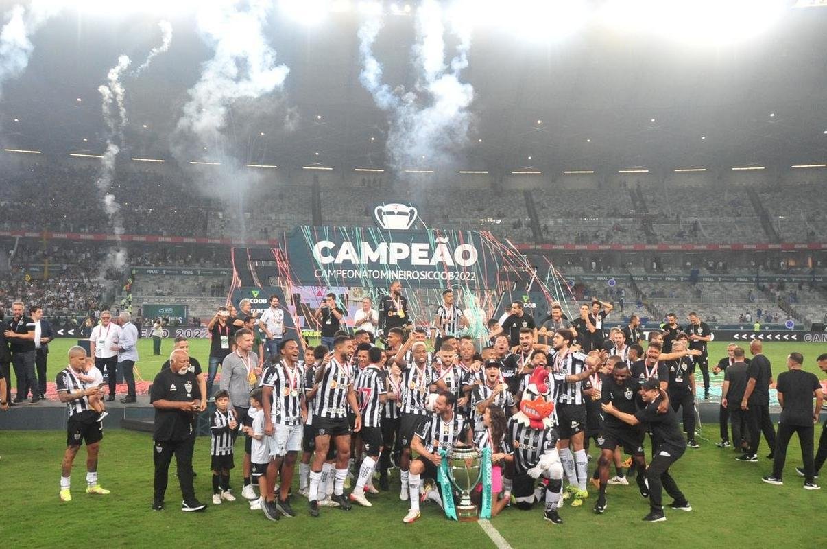 Festa do Atltico no Mineiro pela conquista do tricampeonato mineiro. Galo derrotou o Cruzeiro por 3 a 1 na final nica do estadual. Gols foram de Hulk (2) e Nacho