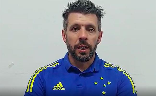 Pezzolano gravou um depoimento após derrota do Cruzeiro para o Patrocinense