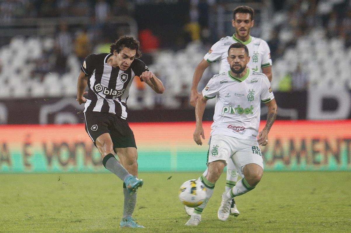 Fotos da partida entre Botafogo e Amrica, pelo duelo de volta das oitavas de final da Copa do Brasil. Jogo foi realizado nesta quinta-feira (14), no estdio Nilton Santos, na cidade do Rio de Janeiro.
