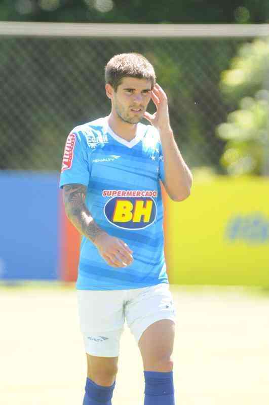 Federico Gino (volante) - parceiro de Arrascaeta nos tempos de Defensor-URU, no teve o mesmo prestgio que o amigo no Cruzeiro e saiu do clube com apenas 11 jogos disputados. 