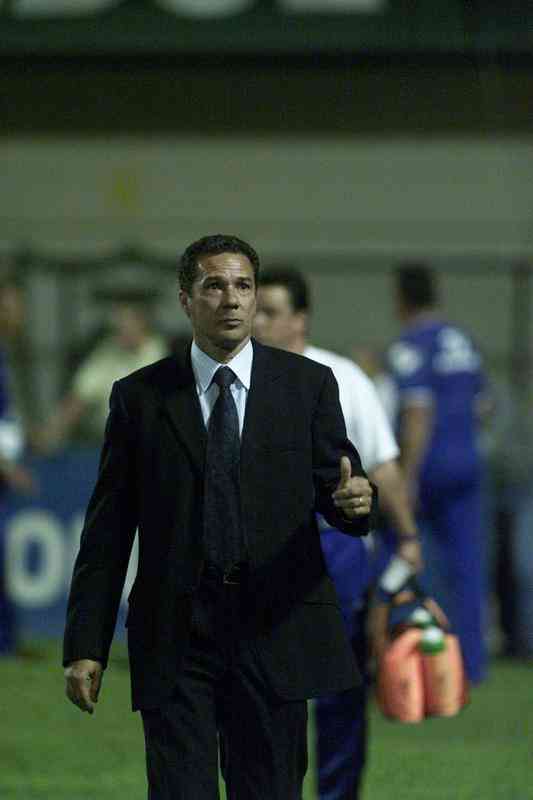 Em 2002, depois de arrancada com Luxemburgo, Cruzeiro termina Brasileiro na nona colocao