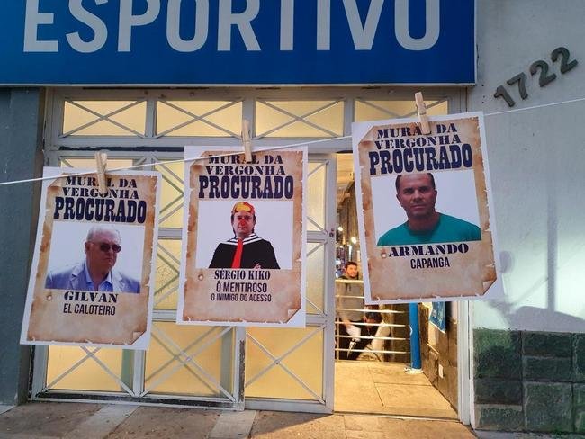 Torcedores do Cruzeiro realizaram protesto com hamsters e 'varal de procurados' no Barro Preto