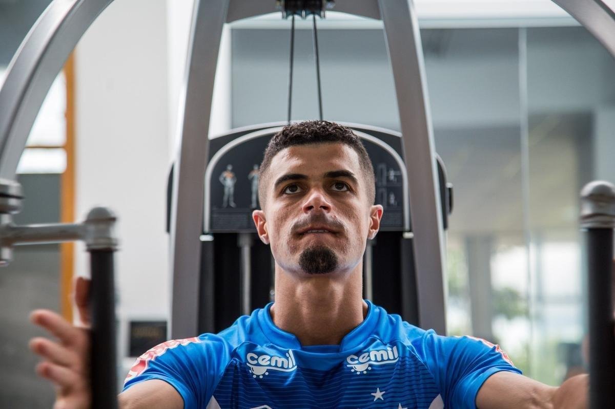 Fotos de divulgao do Cruzeiro das atividades realizadas na reapresentao