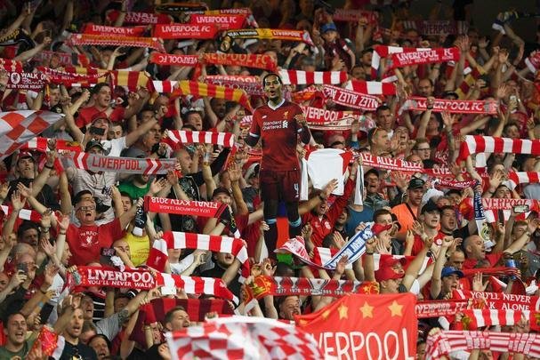 Torcidas de Real Madrid e Liverpool encheram o estádio Olímpico, de Kiev, na final da Champions