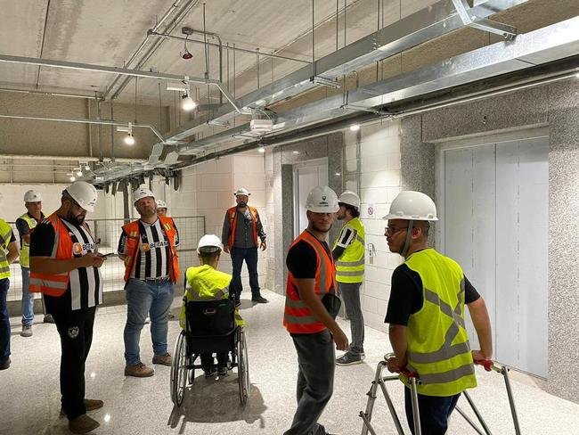 Fotos da visita feita por pessoas com deficincia na Arena MRV, nesta quinta-feira (9/2)
