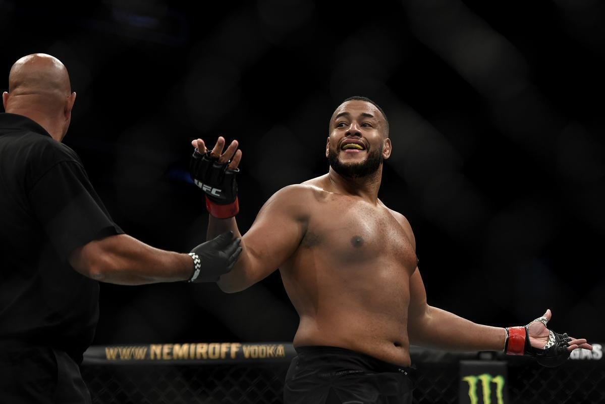 Mineiro vibra com vitria por finalizao na primeira luta pelo UFC