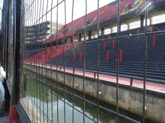 Construído em 1946, o Cemitério de Elefantes foi onde o Colón venceu o Santos de Pelé, a Seleção Argentina, o Peñarol, então campeão mundial, e os poderosos River Plate e Boca Juniors