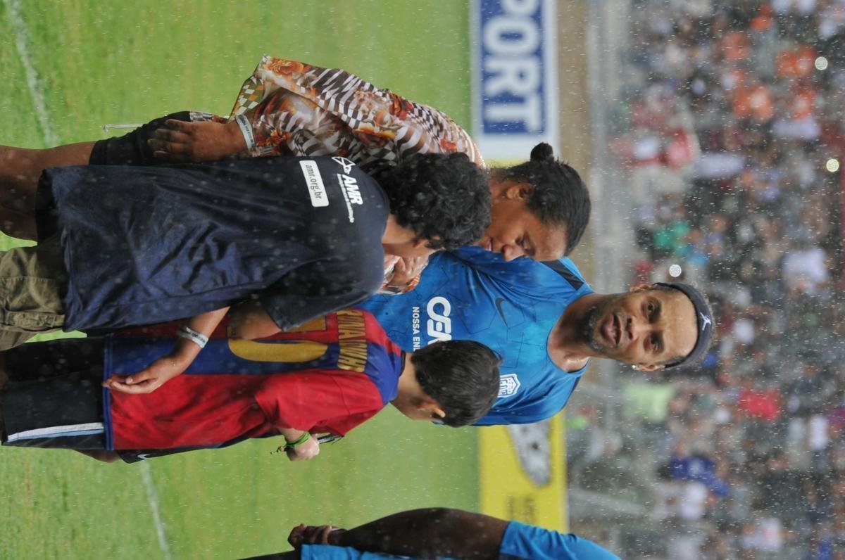Fotos do 'Game of Dreams', jogo festivo dos Amigos do Ronaldinho contra os Amigos do Penta