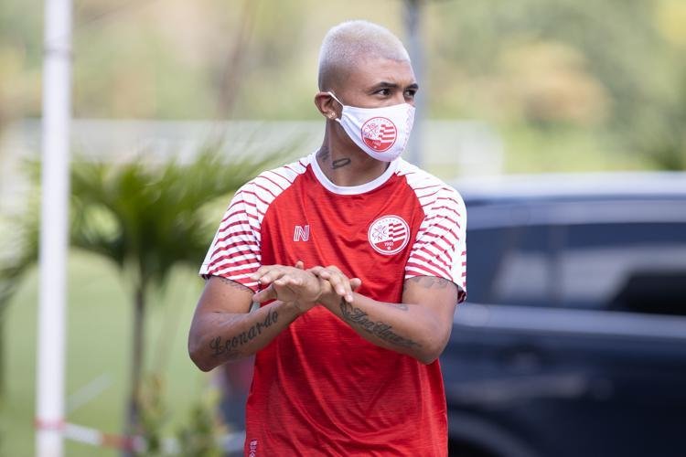 Jogadores, membros da comissão técnica, dirigentes e funcionários do Náutico realizaram testes para Covid-19 na manhã desta sexta-feira; resultados são previstos até a próxima segunda.