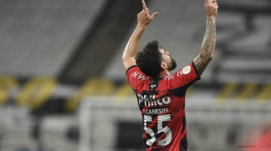 Fernando Canesin - meia do Athletico-PR
