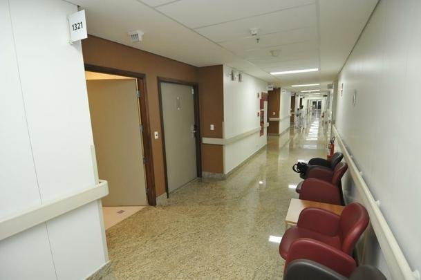 Neymar passará por cirurgia e ficará internado no Hospital Mater Dei, em Belo Horizonte. Craque do PSG e da Seleção Brasileira será instalado no 13º andar e usufruirá de suíte com toda estrutura para a família